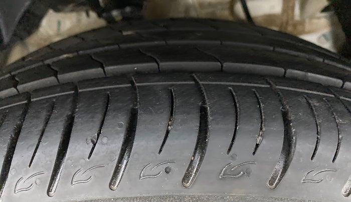 2021 Mahindra XUV300 1.2 W8 OPT, Petrol, Manual, 3,154 km, Right Front Tyre Tread
