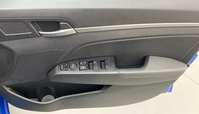 2017 Hyundai New Elantra 2.0 SX AT PETROL, Petrol, Automatic, 52,810 km, Driver Side Door Panels Control