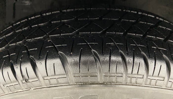 2017 Maruti Swift VXI D, Petrol, Manual, 17,149 km, Left Front Tyre Tread