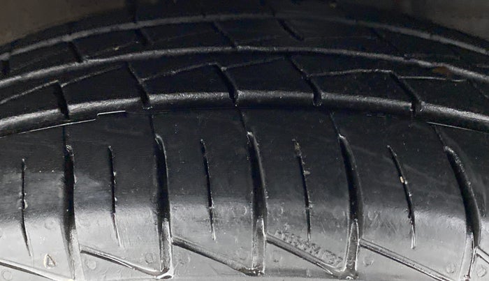 2021 Maruti Alto VXI, Petrol, Manual, 7,320 km, Left Front Tyre Tread