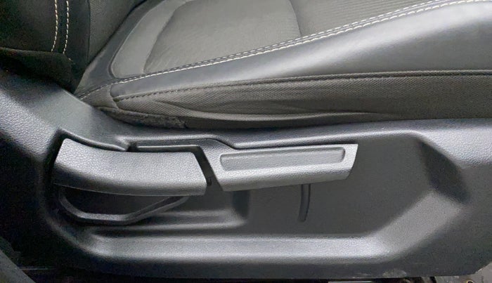 2019 Hyundai VENUE SX 1.0 (O) TURBO, Petrol, Manual, 26,422 km, Driver Side Adjustment Panel
