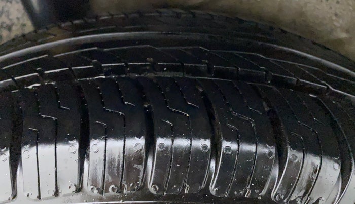 2015 Maruti Ritz ZXI, Petrol, Manual, 25,808 km, Right Front Tyre Tread
