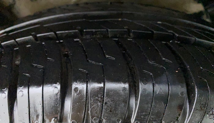 2015 Maruti Ritz ZXI, Petrol, Manual, 25,808 km, Left Front Tyre Tread