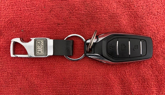 2018 Mahindra XUV500 W9, Diesel, Manual, 45,996 km, Key Close Up