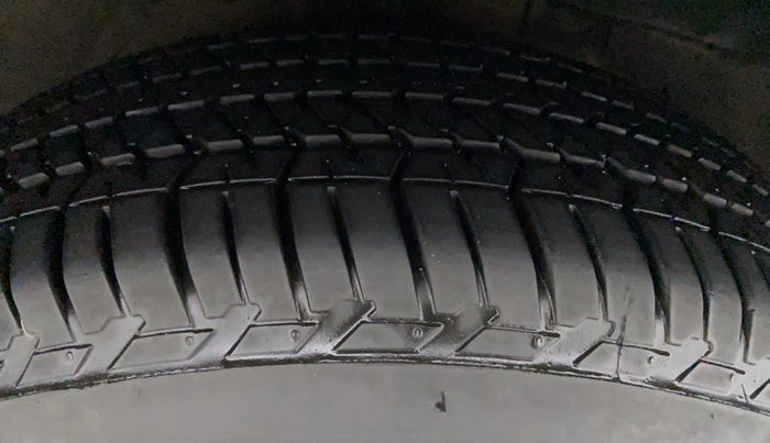 2018 Mahindra XUV500 W9, Diesel, Manual, 45,996 km, Left Rear Tyre Tread