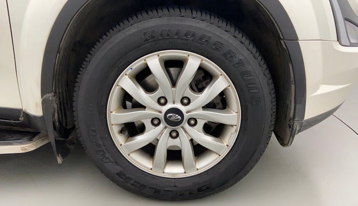 2018 Mahindra XUV500 W9, Diesel, Manual, 45,996 km, Right Front Wheel