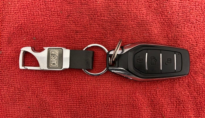 2018 Mahindra XUV500 W9, Diesel, Manual, 45,996 km, Lock system - Central lock not working