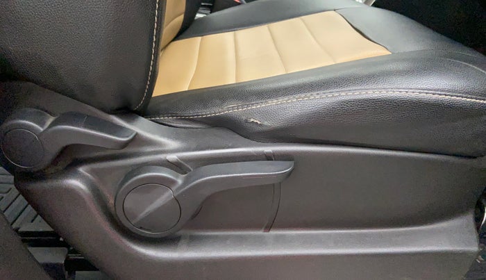 2018 Mahindra XUV500 W9, Diesel, Manual, 45,996 km, Driver Side Adjustment Panel