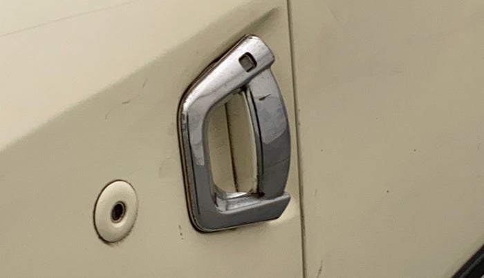 2018 Mahindra XUV500 W9, Diesel, Manual, 45,996 km, Front passenger door - Door handle sensor not working