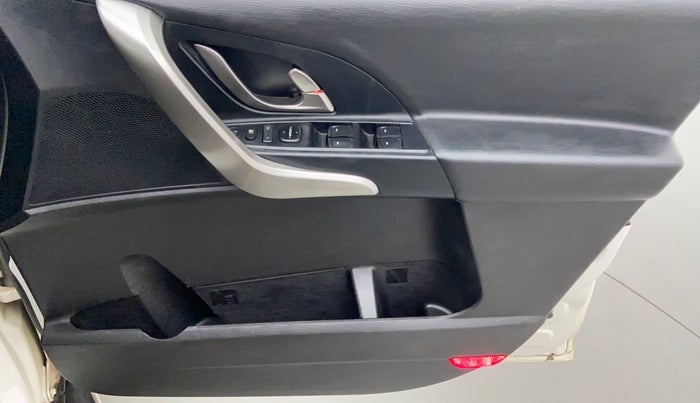2018 Mahindra XUV500 W9, Diesel, Manual, 45,996 km, Driver Side Door Panels Control
