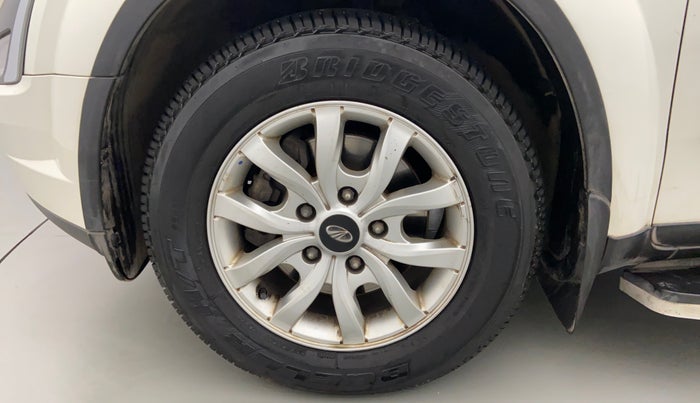 2018 Mahindra XUV500 W9, Diesel, Manual, 45,996 km, Left Front Wheel