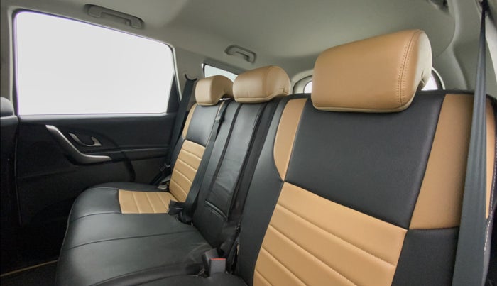 2018 Mahindra XUV500 W9, Diesel, Manual, 45,996 km, Right Side Rear Door Cabin