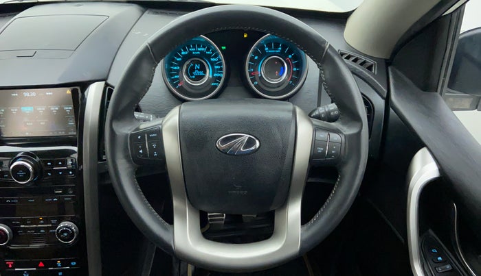 2018 Mahindra XUV500 W9, Diesel, Manual, 45,996 km, Steering Wheel Close Up