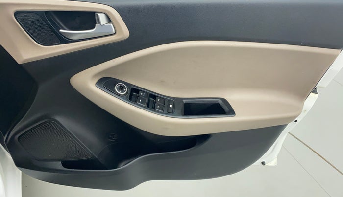 2015 Hyundai Elite i20 MAGNA 1.4 CRDI, Diesel, Manual, 78,136 km, Driver Side Door Panels Controls