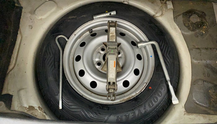 2011 Maruti Swift LXI, Petrol, Manual, 66,916 km, Spare Tyre