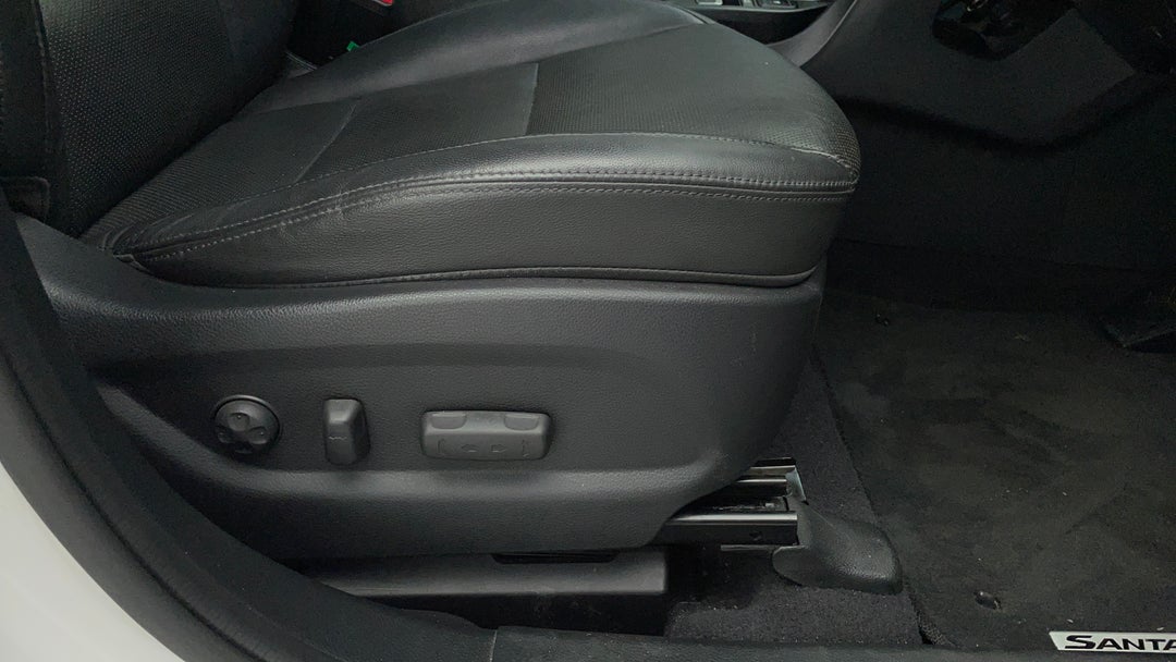 2015 Hyundai Santa Fe Highlander Crdi (4x4), Automatic, 127312 km, Drivers Side Adjustment Panel