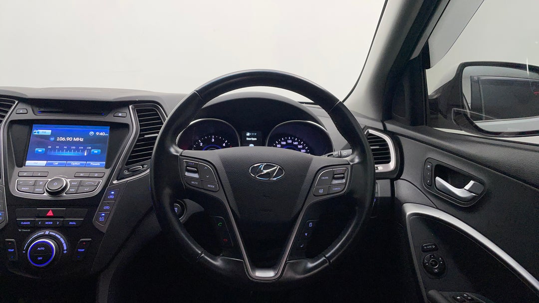 2015 Hyundai Santa Fe Highlander Crdi (4x4), Automatic, 127312 km, Steering Wheel Close-up