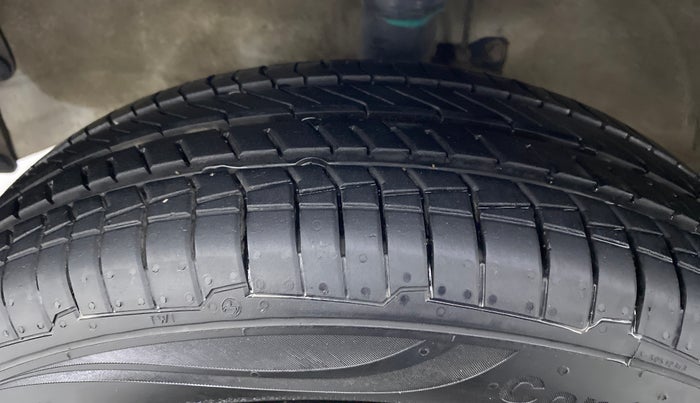 2016 Maruti Wagon R 1.0 VXI, Petrol, Manual, 22,847 km, Left Front Tyre Tread
