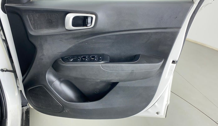 2021 Hyundai VENUE S 1.2, Petrol, Manual, 50,177 km, Driver Side Door Panels Control