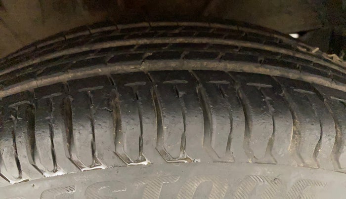 2019 Maruti Swift LXI, Petrol, Manual, 11,206 km, Right Front Tyre Tread