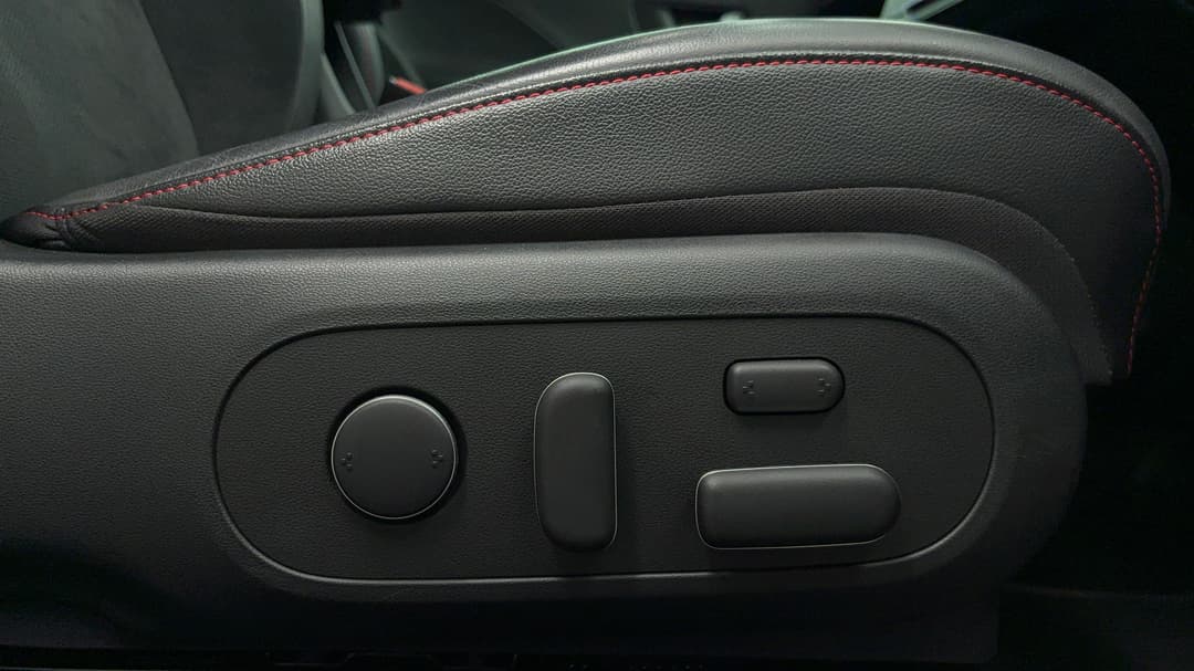 2023 Hyundai Kona N Line Premium Srf (AWD), Automatic, 31922 km, Drivers Side Adjustment Panel
