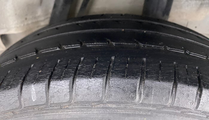 2016 Honda City V MT PETROL, Petrol, Manual, 64,273 km, Left Rear Tyre Tread