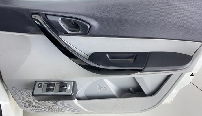2020 Tata Tiago XE 1.2 REVOTRON, Petrol, Manual, 12,126 km, Driver Side Door Panels Control