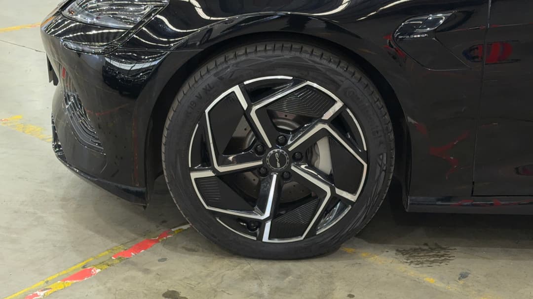 2023 Byd Seal Performance, Automatic, 18708 km, Left Front Wheel