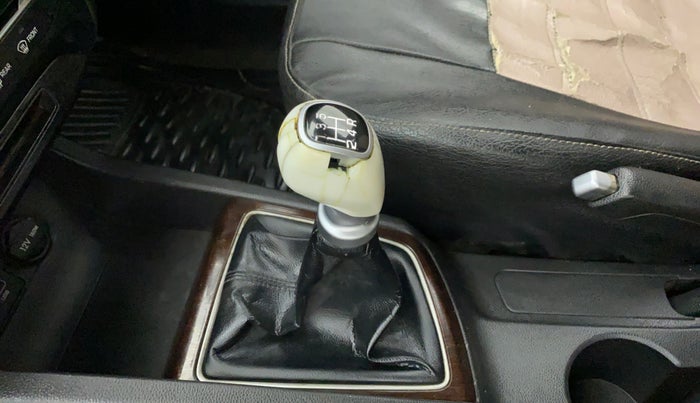 2014 Hyundai Elite i20 SPORTZ 1.2, Petrol, Manual, 48,192 km, Gear lever - Knob cover torn