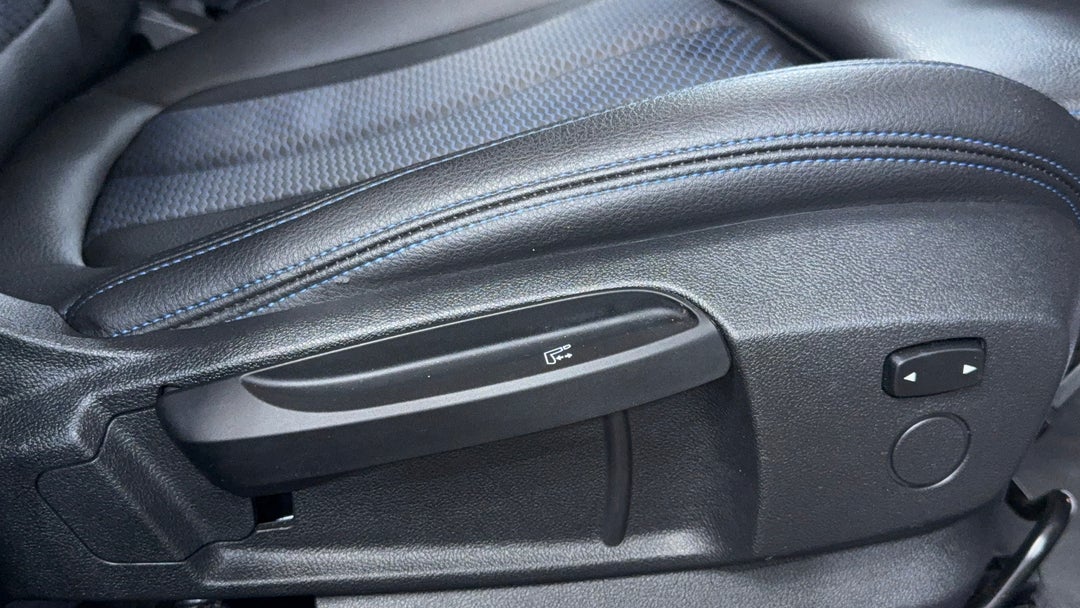 2019 BMW X1 sDrive 20i M Sport, Automatic, 36093 km, Drivers Side Adjustment Panel