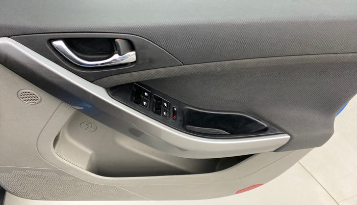 2018 Tata NEXON XZ+ 1.5 Dual Tone, Diesel, Manual, 33,088 km, Driver Side Door Panels Control