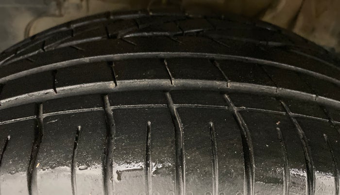 2018 Tata NEXON XZ+ 1.5 Dual Tone, Diesel, Manual, 33,088 km, Left Front Tyre Tread