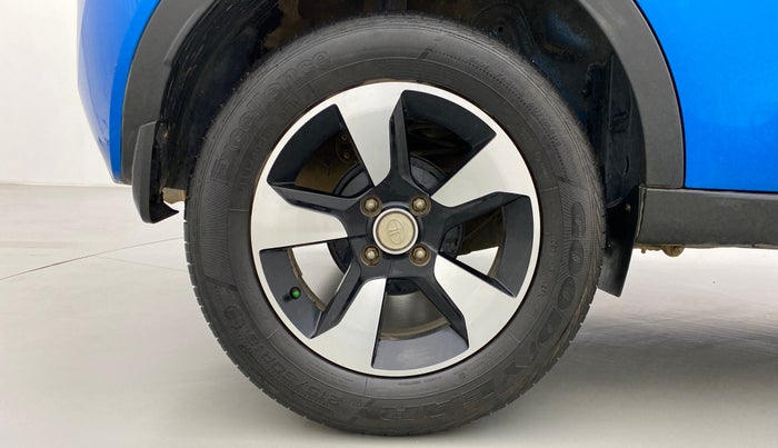 2018 Tata NEXON XZ+ 1.5 Dual Tone, Diesel, Manual, 33,088 km, Right Rear Wheel