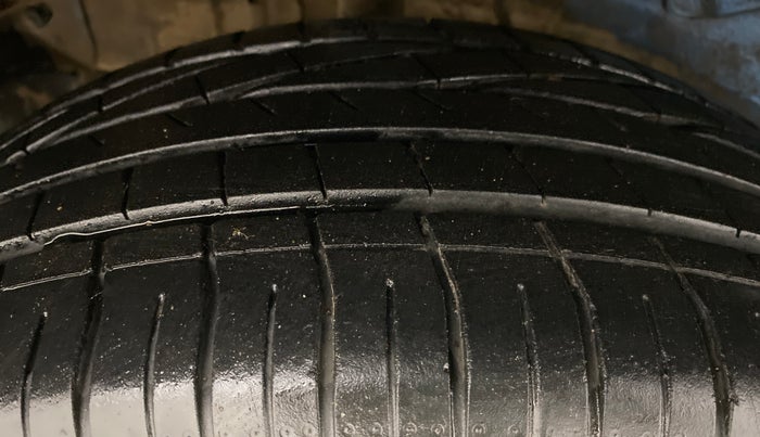 2018 Tata NEXON XZ+ 1.5 Dual Tone, Diesel, Manual, 33,088 km, Right Rear Tyre Tread