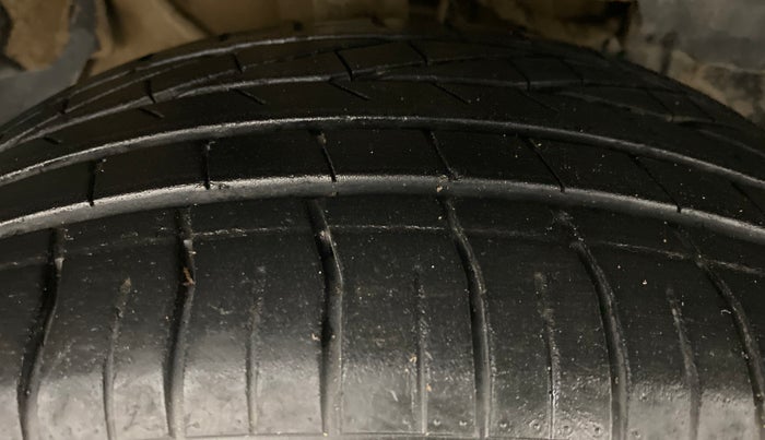 2018 Tata NEXON XZ+ 1.5 Dual Tone, Diesel, Manual, 33,088 km, Right Front Tyre Tread
