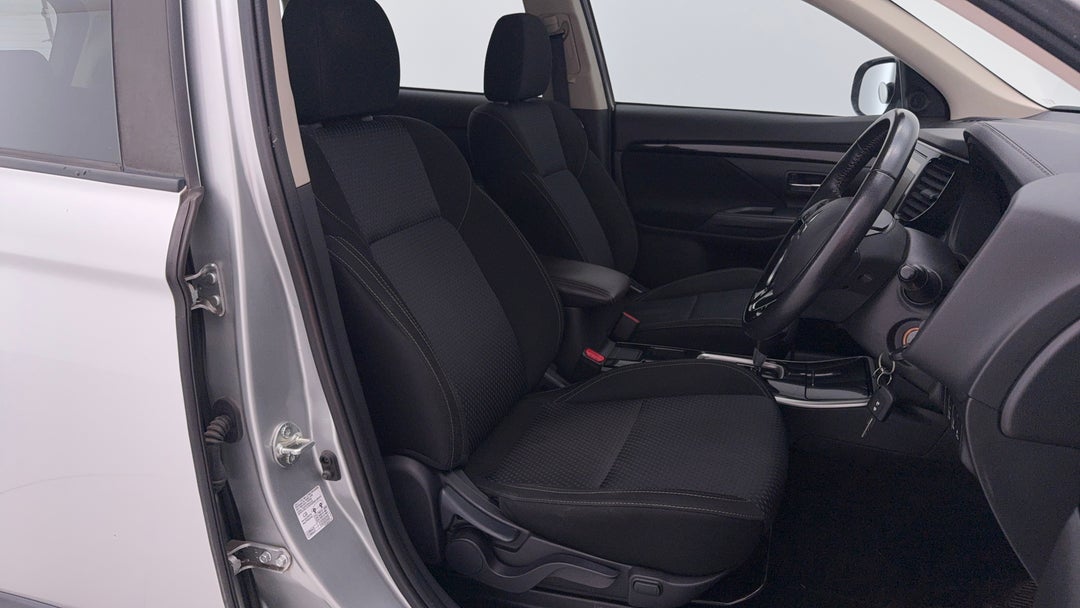 2021 Mitsubishi Outlander Es 5 Seat (2WD), Automatic, 101194 km, Right Side Front Door Cabin View