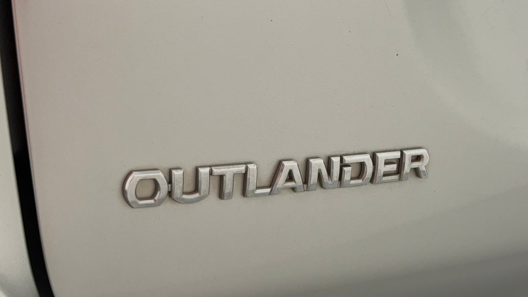 2021 Mitsubishi Outlander Es 5 Seat (2WD), Automatic, 101194 km, Badge (Boot Left Side)