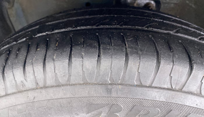 2014 Maruti Celerio VXI d, Petrol, Manual, 63,064 km, Left Front Tyre Tread