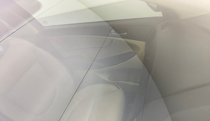 2011 Hyundai Verna FLUIDIC 1.6 VTVT SX, Petrol, Manual, 84,883 km, Front windshield - Minor spot on windshield