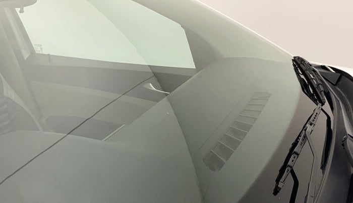 2021 Renault TRIBER RXZ, Petrol, Manual, 27,453 km, Front windshield - Minor spot on windshield