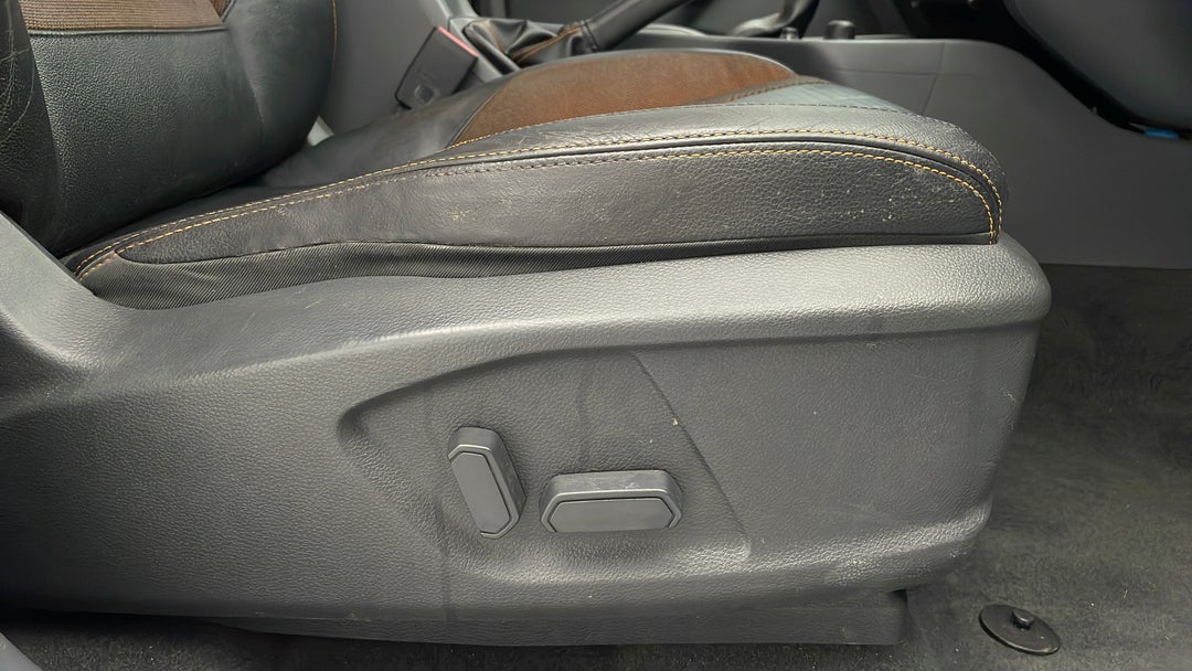 2016 Ford Ranger Wildtrak 3.2 (4x4), Automatic, 94580 km, Drivers Side Adjustment Panel