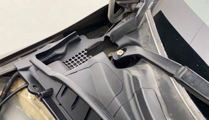 2018 Honda City 1.5L I-DTEC VX, Diesel, Manual, 1,24,892 km, Bonnet (hood) - Cowl vent panel has minor damage
