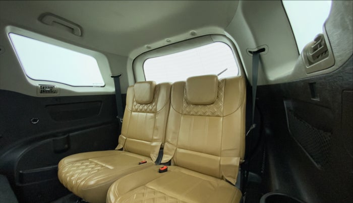 2018 Mahindra XUV500 W11 FWD, Diesel, Manual, 65,340 km, Third Seat Row ( optional )