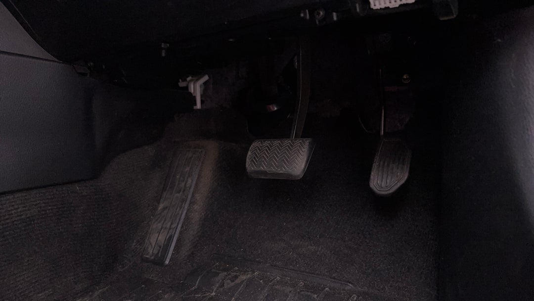 2016 Toyota Corolla Ascent, Automatic, 74380 km, Pedals and Footmat