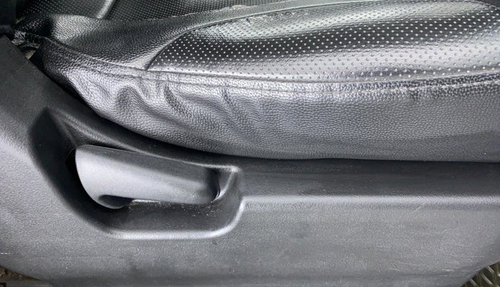 2017 Maruti Wagon R 1.0 LXI CNG, CNG, Manual, 65,912 km, Driver Side Adjustment Panel