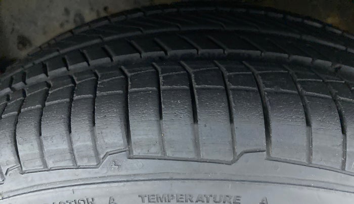 2017 Mahindra Kuv100 K8 D 6 STR, Diesel, Manual, 57,562 km, Left Front Tyre Tread