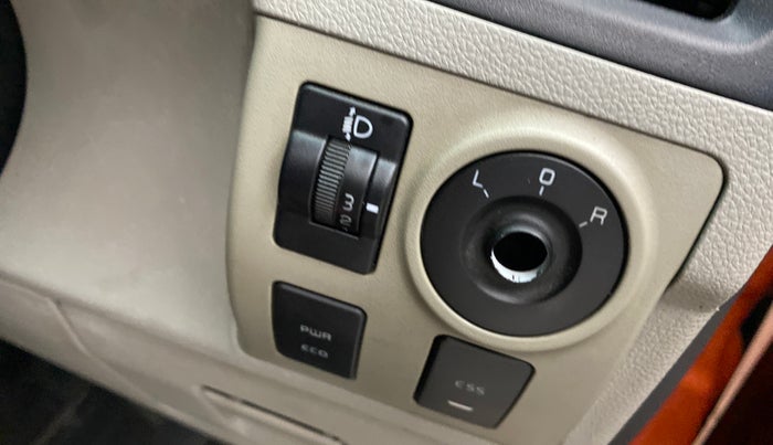 2017 Mahindra Kuv100 K8 D 6 STR, Diesel, Manual, 57,562 km, Left rear-view mirror - ORVM switch has minor damage
