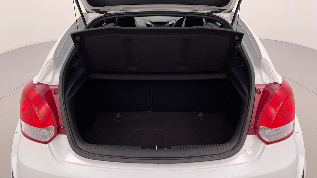 2017 Hyundai Veloster Sr Turbo, Manual, 56951 km, Boot Inside View