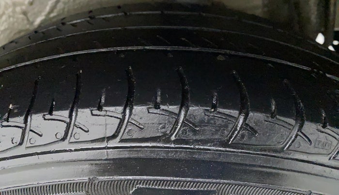 2018 Maruti Celerio VXI CNG OPT, CNG, Manual, 81,832 km, Left Front Tyre Tread