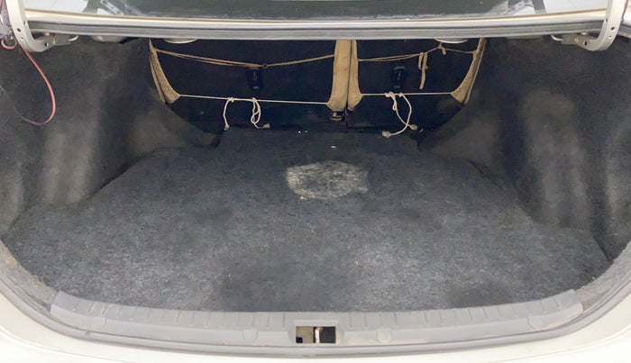 2011 Toyota Corolla Altis G PETROL, Petrol, Manual, 1,18,769 km, Boot Inside